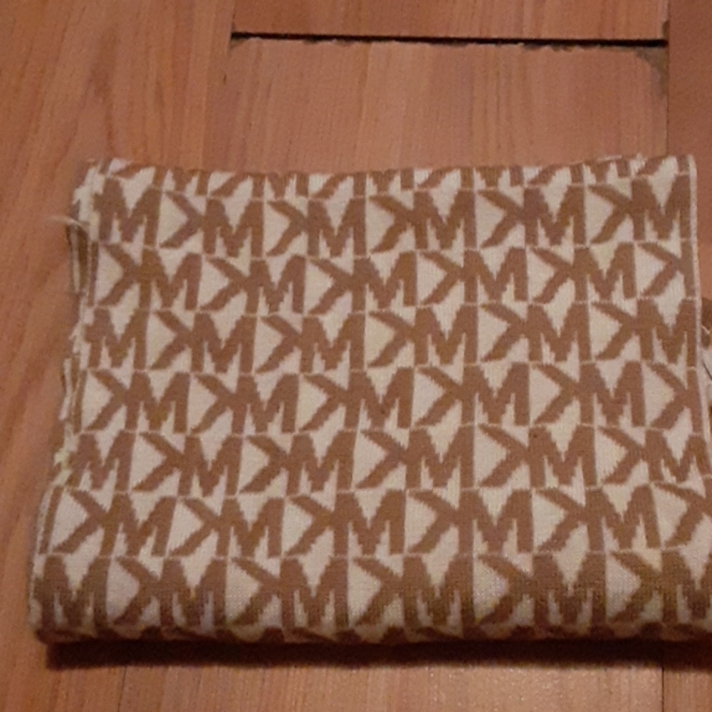 Michael Korr Scarf